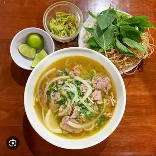 Bún bò tái - 50.000 ₫ tại Bún Bò & Phở Bò Thành Huệ - Lạc Long Quân