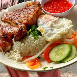 Hình ảnh Cơm tấm sườn trứng