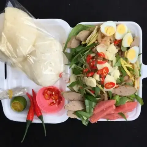 Hình ảnh Tré Trộn - Chân Gà Sốt Thái Vy Vy - Luỹ Bán Bích
