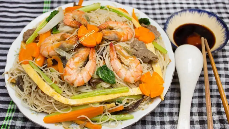 Mì xào giòn - 85.000 ₫ tại Cơm Gà Dũng Ký - Nguyễn Thông