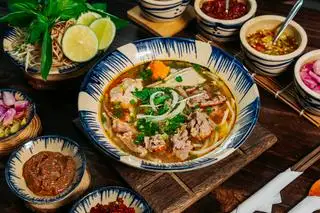 Hình ảnh Bún Bò Tái Nạm Gân Chả