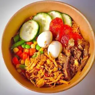 Hình ảnh Mì trộn gà xiên que