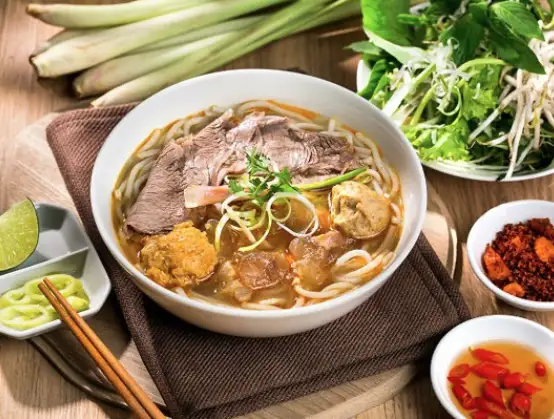 Hình ảnh Bún bò Huế Đầy Đủ