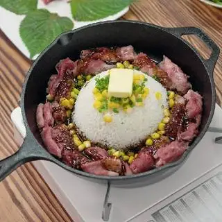 Hình ảnh Cơm sườn nướng sốt Bulgogi + nước