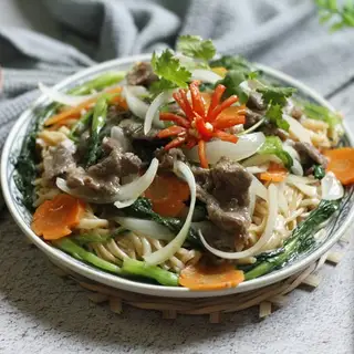 Hình ảnh Rice noodles with meat sauce and vegetables
