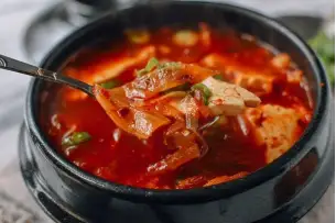 Canh ngao kimchi - 49.000 ₫ tại Korea House - Đội Cung