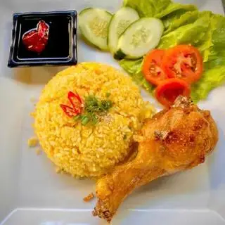 Hình ảnh Cơm chiên gà đùi nhỏ