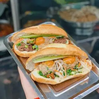 Hình ảnh Bánh mì trứng xíu mại