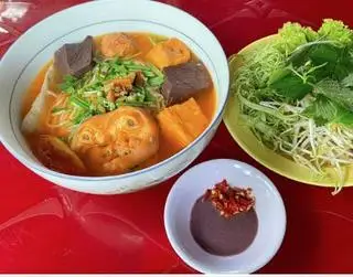 Bún riêu cua chả cua, chả cây giò heo - 43.000 ₫ tại Bún Riêu Cua & Hủ Tiếu Cô Thu - Nguyễn Lộ Trạch