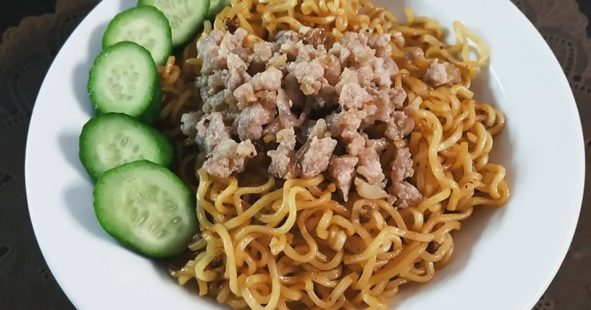 Hình ảnh Mì trộn indomie BÒ TRỨNG