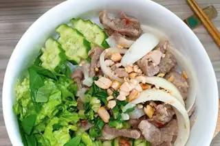 Bún thịt xào - 45.000 ₫ tại Yan - Bún Chả Giò Thịt Nướng - Nguyễn Thị Tần