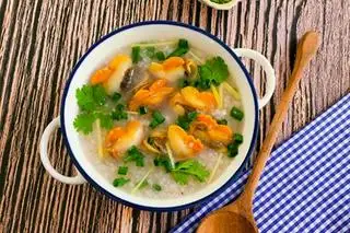 Cháo sò lông - 65.000 ₫ tại Bún Thịt Nướng, Cháo Hải Sản & Cháo Hàu - Tôn Thất Thuyết