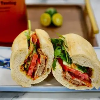 Hình ảnh Bánh mỳ thập cẩm truyền thống đầy đặn