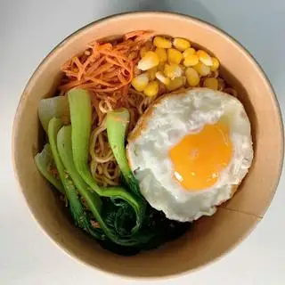 Mì trộn trứng ốp la - 38.000 ₫ tại Mì Trộn Bếp Cô Vy - Mì Trộn Indomie Tóp Mỡ & Ăn Vặt - Nguyễn Trãi 