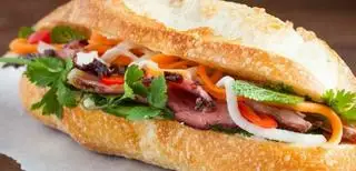 Bánh mì thịt chả - 30.000 ₫ tại Xôi & Bánh Mì - Lý Thái Tổ