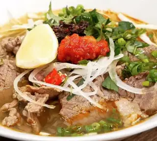 Bún bò tái - 43.000 ₫ tại Bún Bò Cô Tư - Tái Thiết