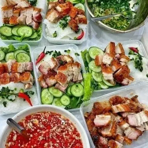 Hình ảnh Bánh Mì & Bánh Hỏi Heo Quay 322B - Độc Lập