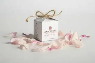 Hộp áo dài 05 viên - 120.000 ₫ tại L'INDOCHINE CHOCOLATE - Lương Minh Nguyệt
