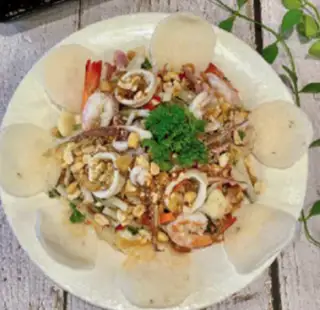 Gỏi ngó sen hải sản - 109.000 ₫ tại Lẩu Bò Khu Nhà Cháy - Lê Quốc Hưng