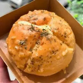Hình ảnh Bánh mì bơ tỏi sốt phô mai