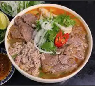 Bún bò Huế - 55.000 ₫ tại Bún Bò Huế O Bông - Nguyễn Duy Trinh