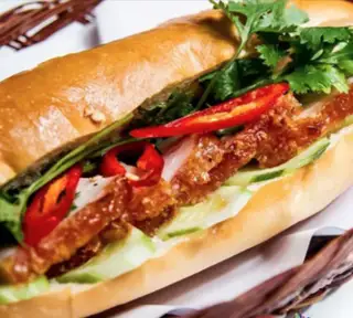 Bánh mì heo quay - 30.000 ₫ tại Bánh Mì Hà Nội Bảo Ngọc - Nguyễn Văn Nghi