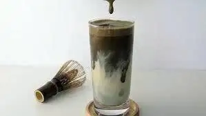 Houjicha latte - 30.000 ₫ tại Kinat - Cà Phê & Trà - Trần Kế Xương