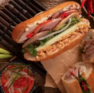 Hình ảnh Bánh mì chả lụa - nem