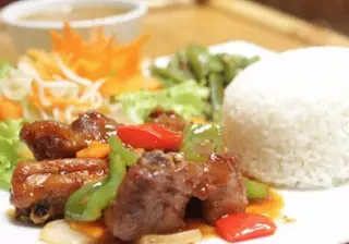 Hình ảnh Cơm sườn xào chua ngọt