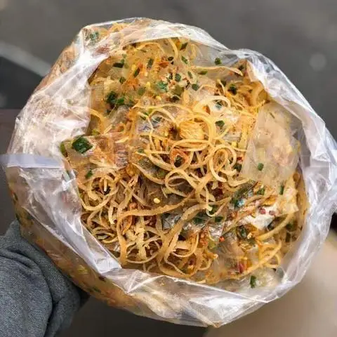 Hình ảnh Bánh Tráng Trộn Bì - Bùi Công Trừng