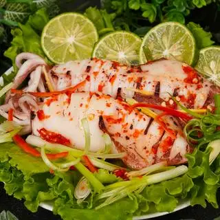 Hình ảnh Cơm mực hấp sốt hải sản