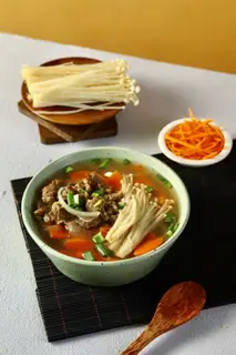 Canh bò nấm - 49.000 ₫ tại Korea House - Đội Cung