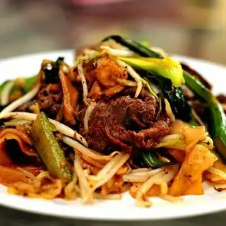 Hủ tiếu xào bò - 50.000 ₫ tại Bột Chiên 294 - Cơm Chiên & Mì Xào - Trần Văn Đang