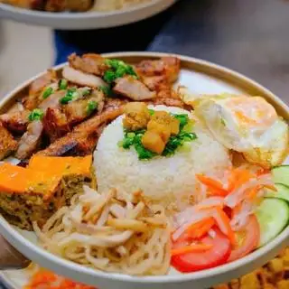 Hình ảnh Cơm tấm nạc vai  chả trứng