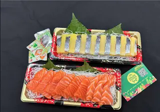 Set sashimi 150g cá hồi tươi Nauy - 1 thanh cá trích ép trứng màu vàng Nhật Bản cho 2 người - 470.000 ₫ tại Sashimi Quận 2 - Online Foods - 129A Trần Não