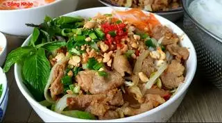 Bún thịt heo xào - 40.000 ₫ tại Bánh Mì Chảo Út Nhỏ - Phan Văn Trị