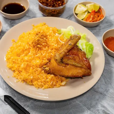 Hình ảnh Cơm Gà Sốt Mắm Tỏi Khải Đạt - Bình Trị Đông