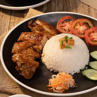 Hình ảnh Cơm sườn nướng sốt BBQ + nước