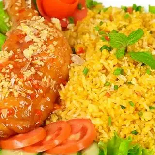 Cơm gà mắm tỏi mông - 65.000 ₫ tại Cơm Gà, Cơm Chiên & Cơm Xào Bò Nhà Khang - Phan Văn Trị