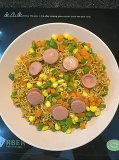 Hình ảnh Mì trộn xúc xích