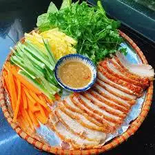 Bánh tráng cuốn heo quay da giòn phần 2 người - 289.000 ₫ tại Bánh Tráng Cuốn Thịt Heo Rau Rừng Lala - Nguyễn Gia Trí