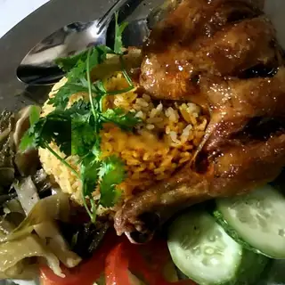 Hình ảnh Cơm gà xối mỡ(gà tươi 100%) 