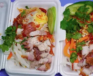 Xôi heo quay - 35.000 ₫ tại Ăn Vặt Tina - Đường Số 27
