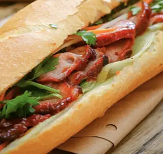Hình ảnh Bánh mì pate xá xíu trứng