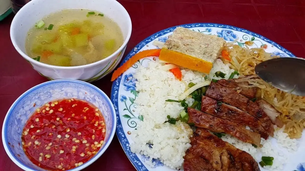 Cơm sườn - 45.000 ₫ tại Cơm Gà Xối Mỡ Ngọc Trực - Tô Ngọc Vân