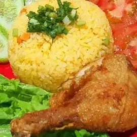 Hình ảnh Cơm dương châu đùi gà góc tư mắm tỏi 