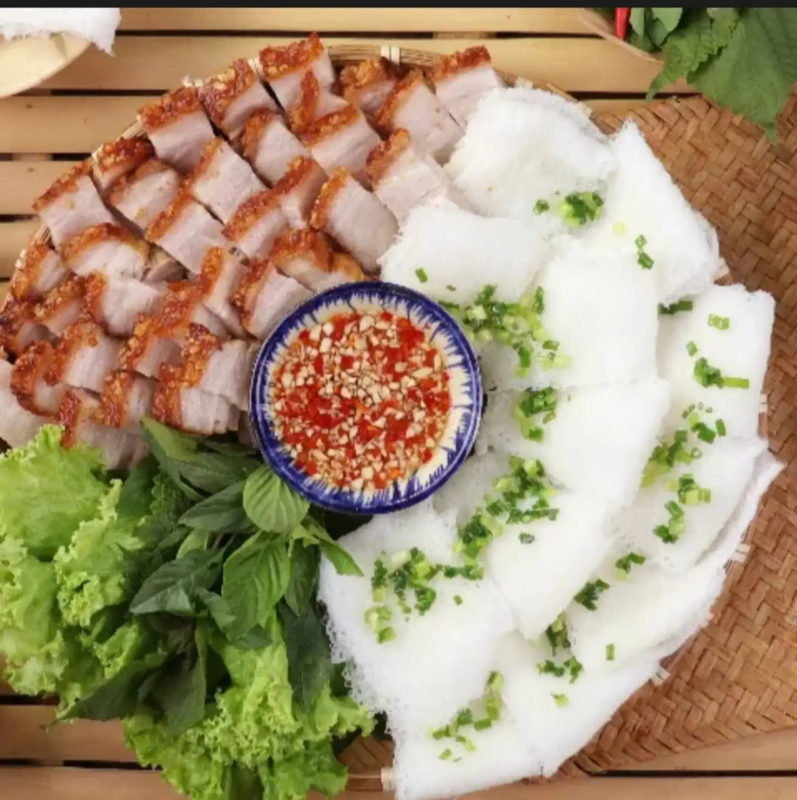 Bánh Hỏi Heo Quay - 39.900 ₫ tại Bánh Cuốn, Bánh Hỏi Heo Quay & Bún Thịt Nướng - Trần Quang Cơ