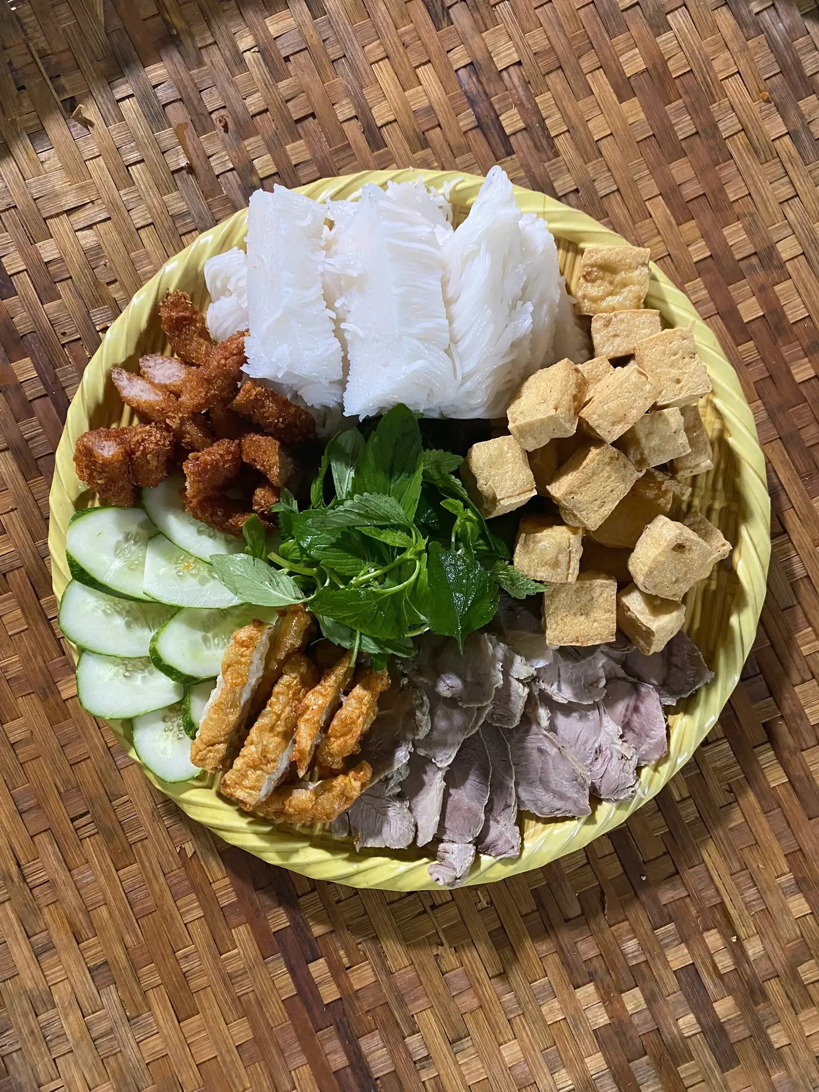 BÚN ĐẬU THẬP CẨM - 87.000 ₫ tại Bún Đậu Mắm Tôm Tràng An Quán - Hoàng Diệu
