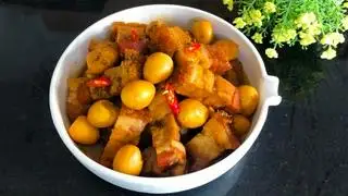 Hình ảnh Com Thịt kho trứng cút