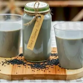 Hình ảnh Sữa hạnh nhân mè đen